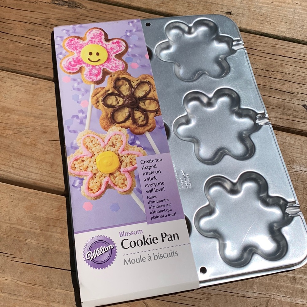 🌸WILTON BLOSSOM COOKIE PAN